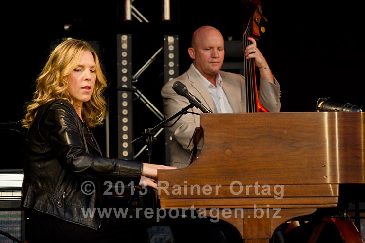 Diana Krall am 9.7.2013 beim jazzopen in Stuttgart