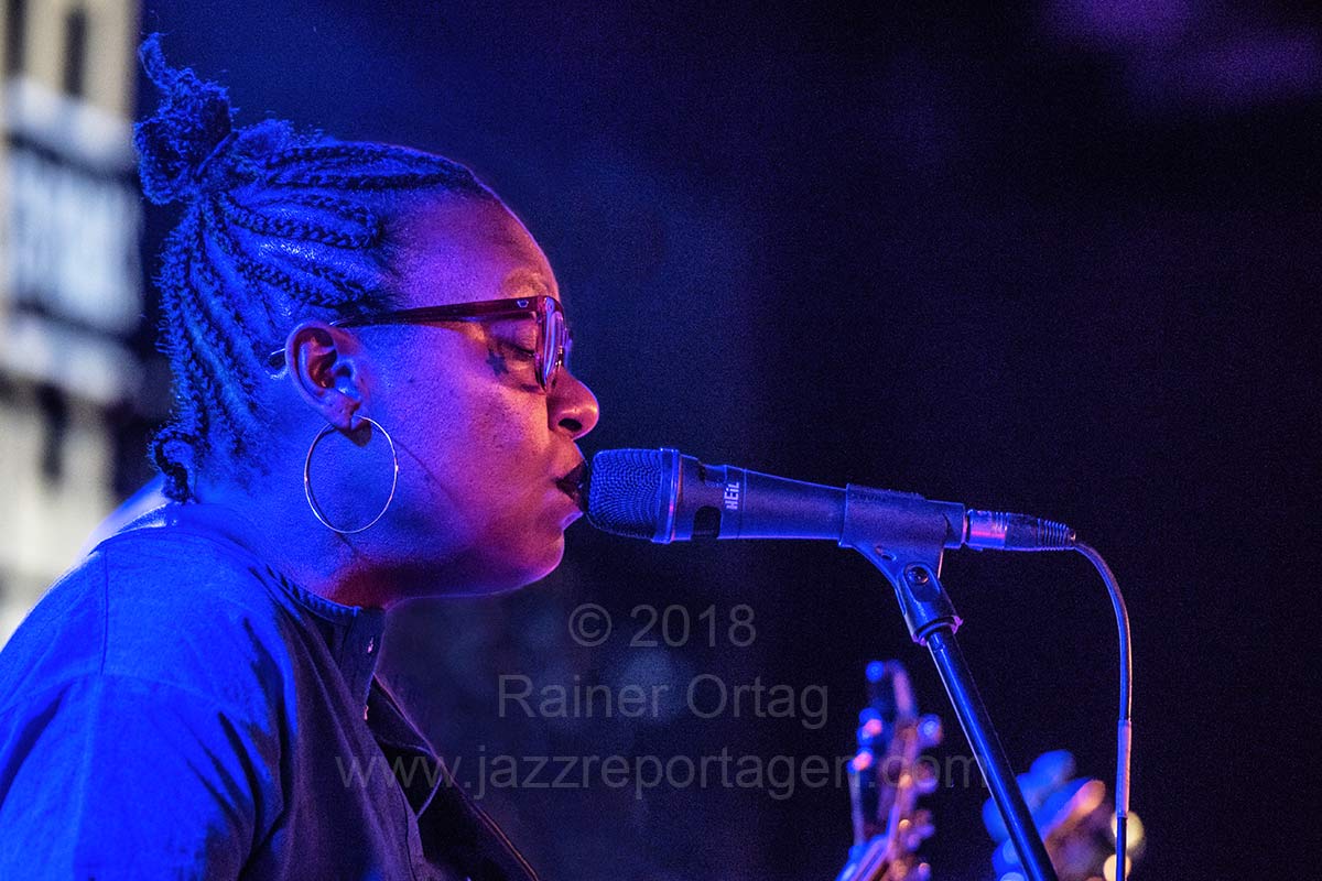 jazzopen stuttgart 2018: Meshell Ndegeocello im SpardaWelt Eventcenter Stuttgart am 13. Juli 2018